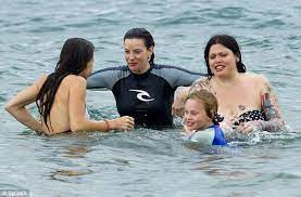 Liv Ing It Up On The Beach Actress Joins Sisters Mia And Chelsea And Dad Steve Tyler For A Holiday In Hawaii Liv Mia Tyler Hawaii Holiday
