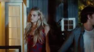 Her mother, vanessa mary teresa (hubbard), is the former wife of socialite sir dai llewellyn, 4th baronet. Jade Butterfield S Gabriella Wilde Printed Marc Jacob Dress In Endless Love Spotern