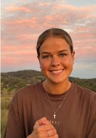 Paige Vick's Instagram, Twitter & Facebook