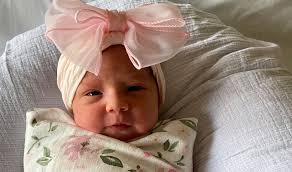 Iris Upton's Instagram, Twitter & Facebook