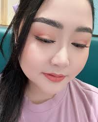 Have you ever wondered how Makeup Artists do their wear test? How did they  come up with all of those “(…)-proof” claims? Here's a glimpse of ours!  Errands and glam sounds about