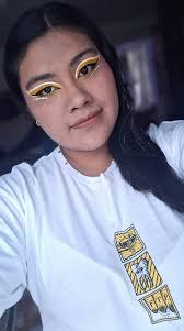 Hoy hice un mini maquillaje inspirado en mi playera de la banda, por  primera vez tengo algo de su merch oficial jsjs 💖 Aunque hay drama con  estas playeras porque su diseño