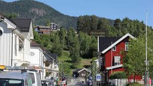 Tilfredsstillende utsyn oppnås når vindusflater hindrer innestengtfølelse og gir beboer god kontakt med det fri både sittende og stående. Marienho Eiendom Kan Setje I Gang Tre Ar Etter Kjopet Dolen