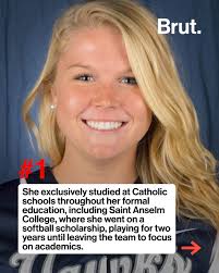 Karolineleavitt Brown