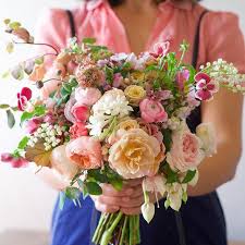 A wedding will not be perfect if there are no flowers. Flower Delivery Sf