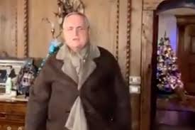 Buon Natale A Lotito Friends E Il Web Giallorosso Si Scatena Sull Outfit Del Presidente Video Siamo La Roma