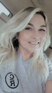 Pamela Wills's Instagram, Twitter & Facebook