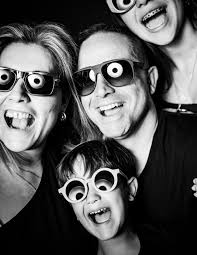 ✨Ayer fue un día muy especial para papá y mamá: ¡17 años de casados! 💍  Como sabían que íbamos a estar en Avilés, lo celebraron un día antes. Pero  lo importante no