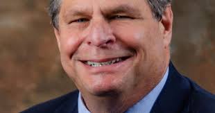 EIU Trustees say goodbye to President Glassman