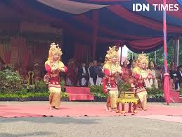 Adapun jumlah soal yang kami bagikan ini cukup banyak, yaitu ada 40 soal dan kunci jawaban sudah kami sediakan dalam artikel ini. Peserta Nikah Sirih Di Palembang Ayu Akhirnya Kami Sah Secara Hukum