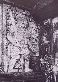 Kompleks candi ini cukup luas dengan bangunan candi yang masih terawat dengan baik. Candi Penataran Wikiwand