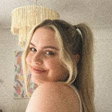 Laura Frances (@iamlaurafrances)