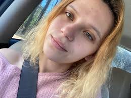 I need helppppp my hair is deaddd I use hask repairing shampoo and  conditioner and honestly it doesn't seem to help but I don't know what will  😭😭please help me out I