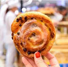 Sprinkle the top of each snail with the dried parsley flakes. Paul Singapore Escargot It Has Everything That Ticks Croissant Dough Spread With Vanilla Custard And Plump Raisins Oh So Good Facebook