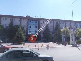 Donanımlı öğretim üyelerinin diş hekimliği eğitim kadrosunda yer almasının sağlanması. Selcuk Universitesi Dis Hekimligi Fakultesi Selcuklu