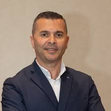 Me voy a presentar brevemente.