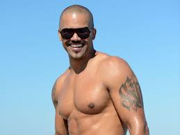 L'acteur de la série 'les feux de l'amour' a enlevé le haut en tournage pour nous dévoiler ses muscles saillants. Free Download Shemar Moore Esprits Criminels De Retour Dans Les Feux 1024x768 For Your Desktop Mobile Tablet Explore 75 Shemar Moore Wallpapers Shemar Moore Wallpaper For Computer