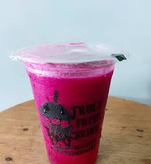 Cara mengupas buah naga hampir sama saat anda mengupas nanas, karena tekstur keduanya hampir mirip. Yofreshdrink Jus Buah Naga Yo Fresh Drink Facebook