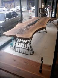 Madeiras Sugeridas Timborana Angelim Mesa Destaque Para A Emenda Criativa E Bordas Organicas Madeira Macica Wood Table Design Wood Table Metal Furniture