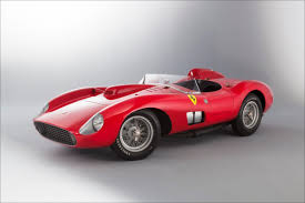 Deze Ferrari 335 S Scaglietti Spider Werd Tijdens Retromobile In Parijs Afgehamerd Op 32 1 Miljoen Euro En Daarmee Is Classic Sports Cars Racewagens Oldtimers