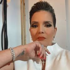 Janet Parra's Instagram, Twitter & Facebook