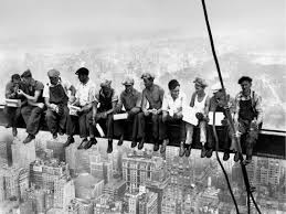 Lunch Atop A Skyscraper By Charles Ebbets 1932 This Picture Makes Me Crazy Lunch Atop A Skyscraper Iconic Photos Famous Pictures