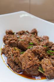 Jika dibiarkan pada suhu kamar, minyak kelapa berbentuk padat dengan warna putih seperti balsam. Rendang Tak Tok Recipe Thokohmakan