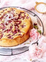 Rhabarber in einer schüssel mit stärke vermischen. Schneller Rhabarber Schmand Kuchen Emma S Lieblingsstucke