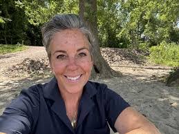 Leslie Peterman's Instagram, Twitter & Facebook