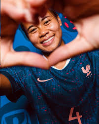 J'ai besoin d'un meilleur ami 😟 L'âge peu importe❣️ Si vous avez 50 ans et  plus, passe-moi un bonjour 👋