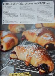 Croissants Brioches A La Confiture De Myrtilles Confiture Myrtille Idee Recette Alimentation