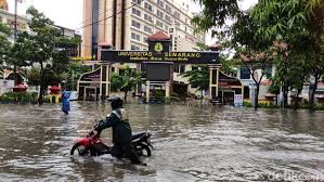 Sekarang ini banjir kanal barat menjadi tempat wisata dan ruang publik. Kfhem7uyq7mj6m