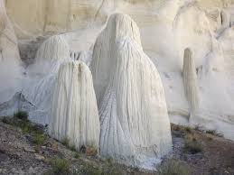 They are usually brown to gray in color and may have fossils and water or wind marks. Large White Hoodoo One Of The Last You Ll See Picture Of Wahweap Hoodos Big Water Tripadvisor