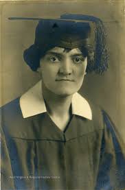 Elma Hicks's Instagram, Twitter & Facebook