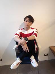 This is a list of members of the 11th national people's congress. é±å®è¾°chrisåéç²çµ²å¾æ´æ é±å®è¾°é±å®è¾° æ¯å¼é±ç¿æ© Facebook