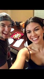 Elizabeth Leal's Instagram, Twitter & Facebook