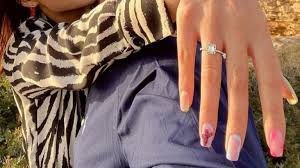 Jeśli korzystasz z nawigacji gps możesz użyć współrzędnych geograficznych. Zaklina Ta Dinh Z Top Model Zareczyla Sie Pokazala Zdjecie Z Partnerem I Pochwalila Sie Pierscionkiem