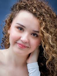 Emma Fernandes's Instagram, Twitter & Facebook