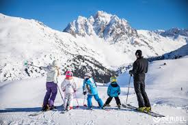 Retrouvez toutes les informations nécessaires concernant le niveau d'enneigement ainsi que l'état du domaine skiable (pistes ouvertes/fermées, remontées mécaniques…). Neige Garantie A Meribel