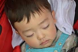 赤ちゃんの究極の寝かしつけ方法 背中ボスボス の手順を紹介 赤ちゃん 赤ちゃん 寝かしつけ 子供