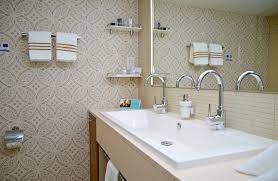 Tapeten im badezimmer geben jedem interior design im bad durch die vielzahl der möglichen kombinationen von muster und farbe eine welche tapete bevorzugen sie für ihr badezimmer? Tapeten Furs Bad Oder Doch Lieber Verputzen