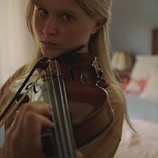 Milla meets Moses: Amazon.de: Wallace, Toby, Davis, Essie, Mendelsohn, Ben,  Scanlen, Eliza, Murphy, Shannon, Wallace, Toby, Davis, Essie: DVD & Blu-ray