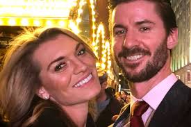 Lindsay Everett's Instagram, Twitter & Facebook