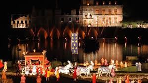 Puy du Fou : elle commence à accoucher dans le parc, son bébé reçoit un  pass à vie - ladepeche.fr