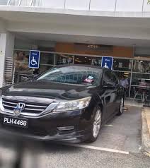 Biduanita azlina aziz menampilan persembahan gemersik nyanyian dan gerak tariannya dalam acara 'live' di panggung. Isham Jalil Saya Tak Tahu Kereta Siapa Ini Ini Di Ayer 8 Putrajaya Rasanya Ada Lambang Ahli Parlimen Ada Orang Kata Ini Kereta Menteri Adakah Ada Menteri Yang Oku Kalau Bukan