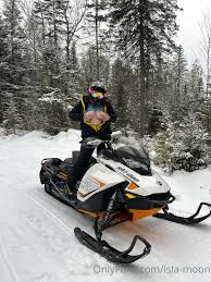 Isla Moon - new posts - funny pictures and r34 on JoyReactor