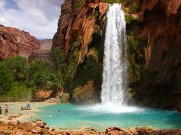 Oak creek runs right through town and as such there are countless spots to swim and relax after a day you should plan on visiting some swimming holes in town as there is nothing like relaxing in a desert swimming hole oasis after an incredible mountain. The Internet Is Loving This Hidden Blue Water Swimming Hole In Arizona
