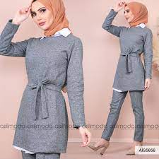 salas kesim stiline sahip olan gri renkli tunik yeni sezon modelidir belinde kusak detayi bulunan triko tunik yeni sezon modelidir beli l triko tuni k giyim