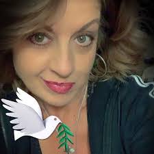 Donna Lubin's Instagram, Twitter & Facebook