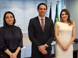 At the age of eighteen, after attending the theater course at the lisbon conservatory for two years, he left portugal to pursue his studies after the conservatory. Oab Paraiba Oab Pb Recepciona Nova Magistrada Da Justica Federal Na Paraiba Beatriz Ferreira De Almeida